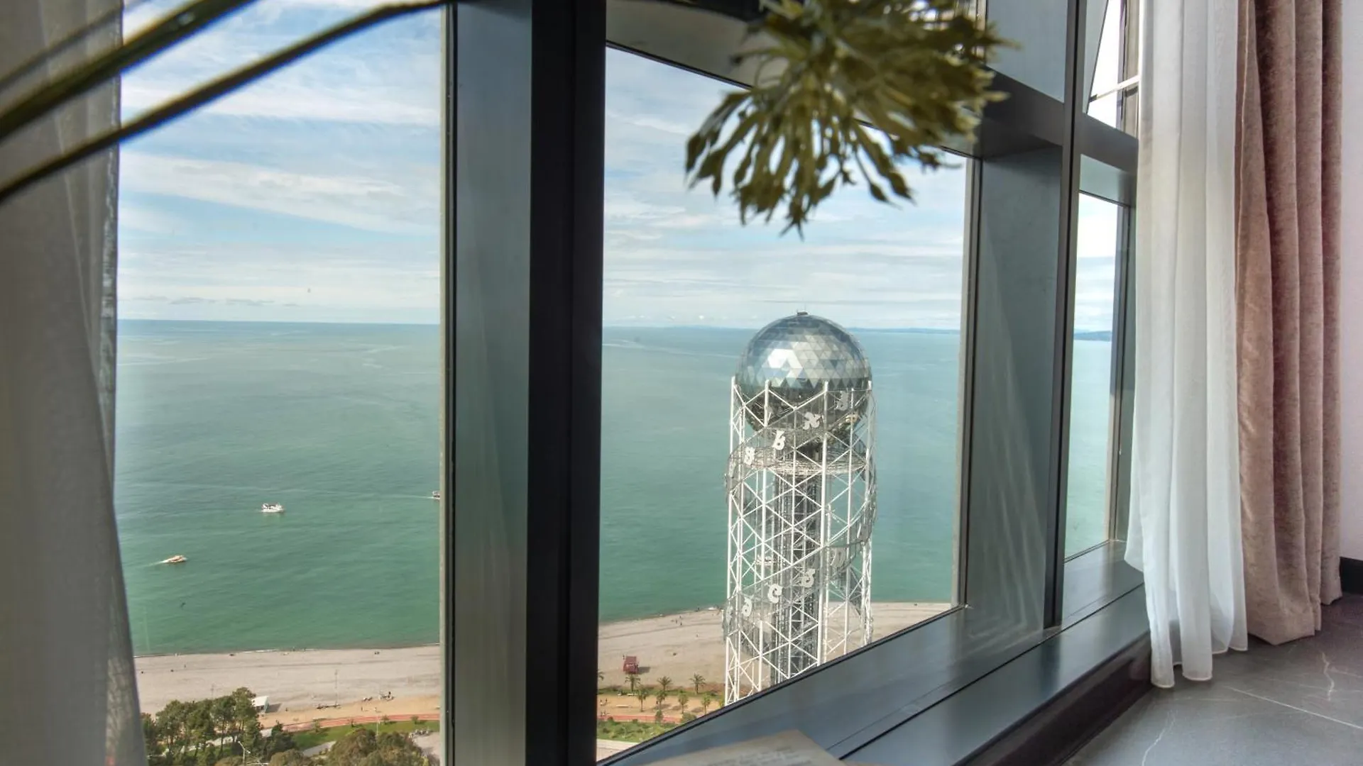 Ocean Breeze Retreat - Honeymoon Apartment With Sea View In Porta Batumi Tower