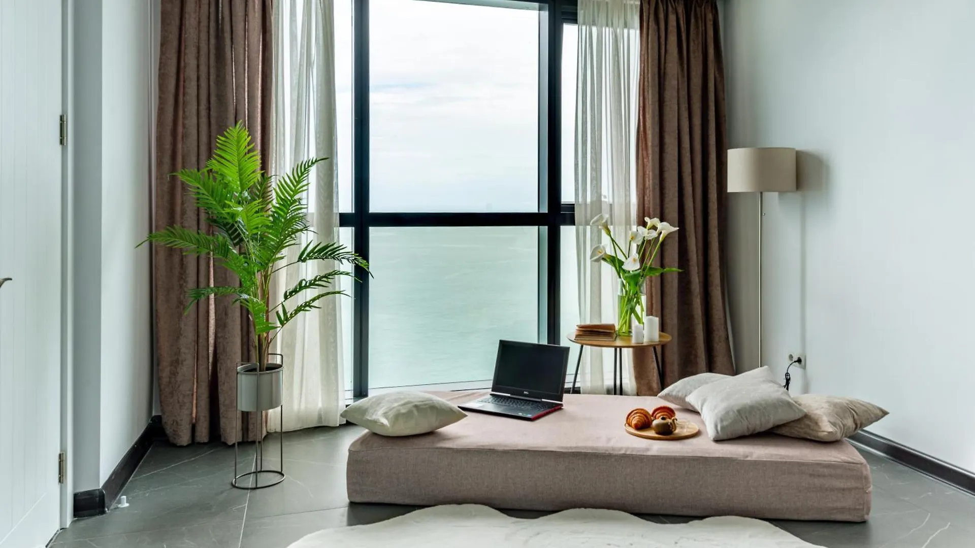 Ocean Breeze Retreat - Honeymoon Apartment With Sea View In Porta Batumi Tower