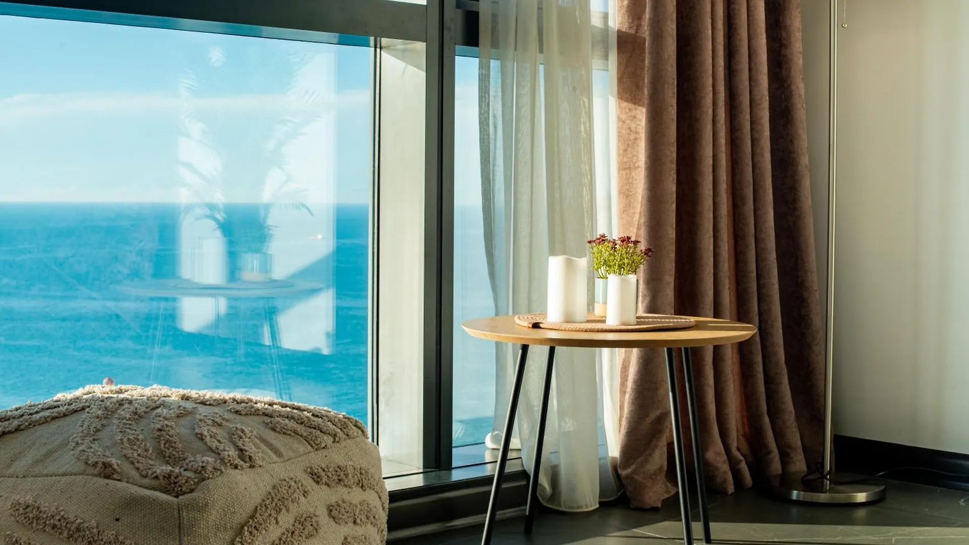 Ocean Breeze Retreat - Honeymoon Apartment With Sea View In Porta Batumi Tower 조지아