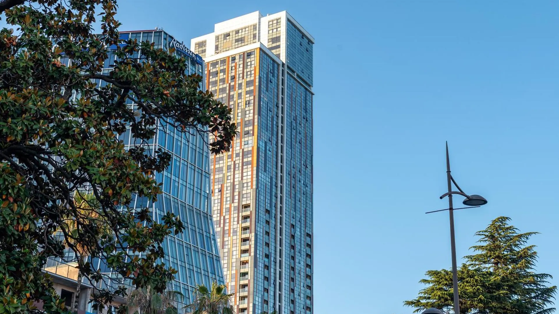 Ocean Breeze Retreat - Honeymoon Apartment With Sea View In Porta Batumi Tower 조지아